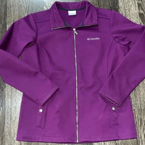 Columbia Jackets & Blazers - Columbia size Large Softshell Jacket